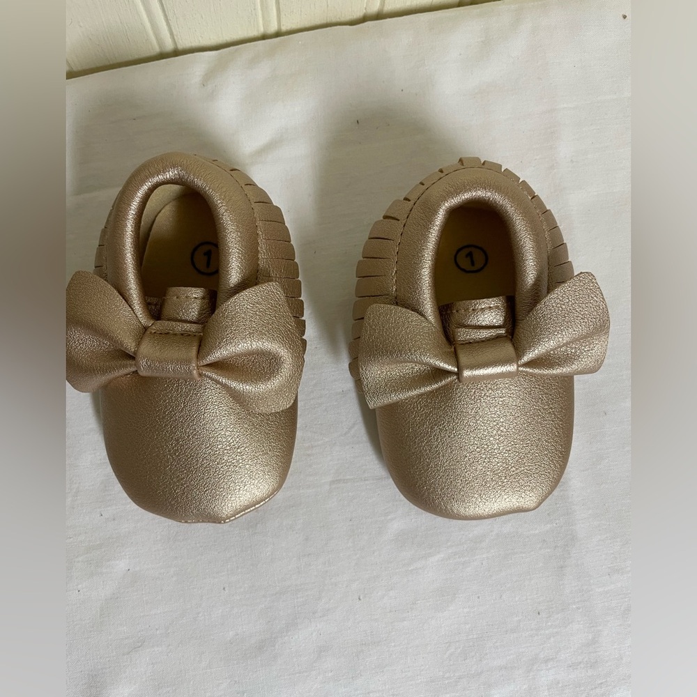 Elegant Gold Baby Girl Moccasins Metallic Fringe Trim… Flats. New